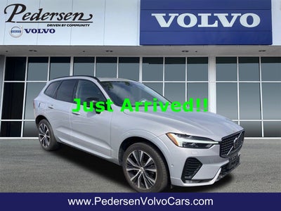 2023 Volvo XC60 B5 Ultimate Dark Theme
