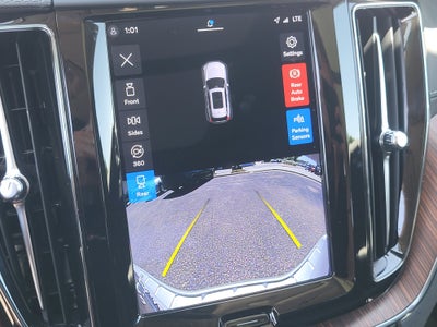2023 Volvo XC60 B5 Ultimate Dark Theme