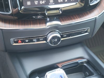 2023 Volvo XC60 B5 Ultimate Dark Theme