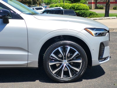 2023 Volvo XC60 B5 Ultimate Dark Theme