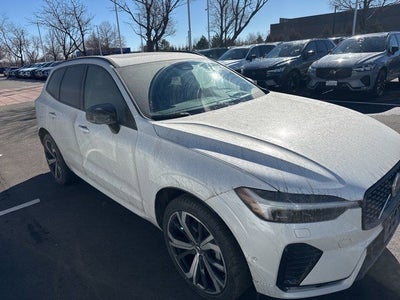 2023 Volvo XC60 B5 Ultimate Dark Theme