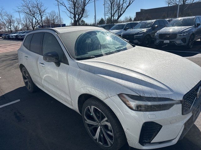 2023 Volvo XC60 B5 Ultimate Dark Theme