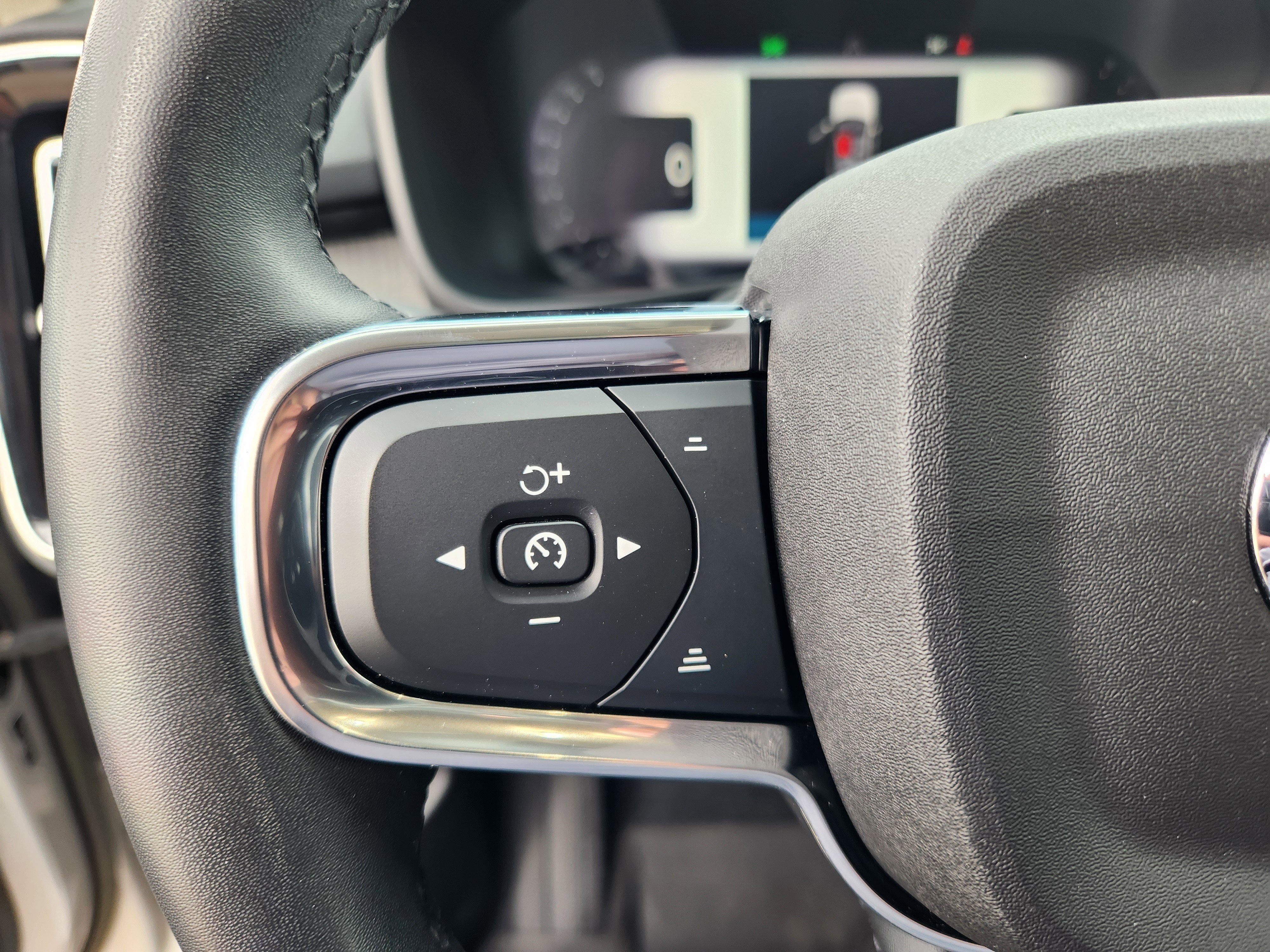 2023 Volvo XC40 Ultimate