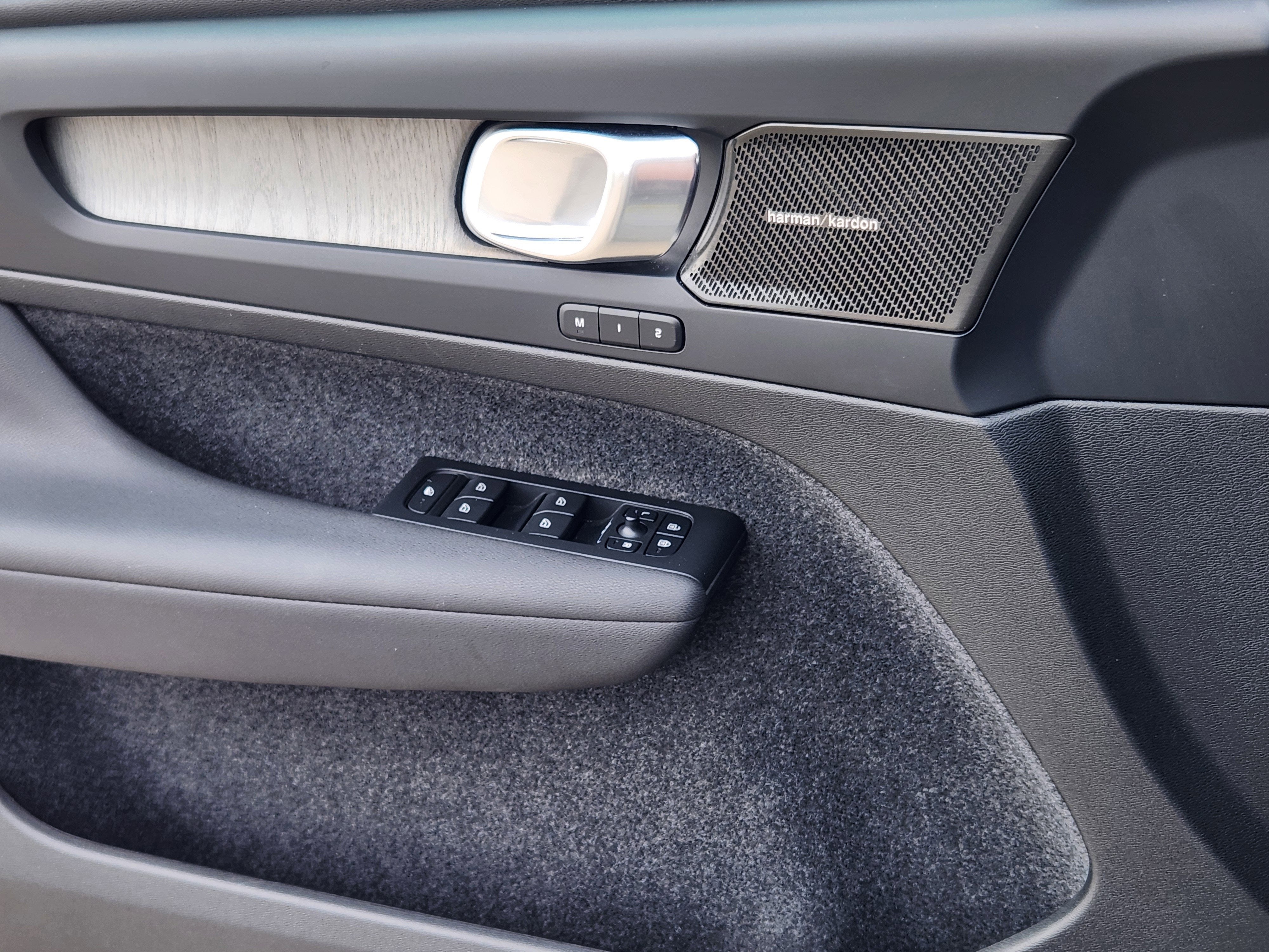 2023 Volvo XC40 Ultimate