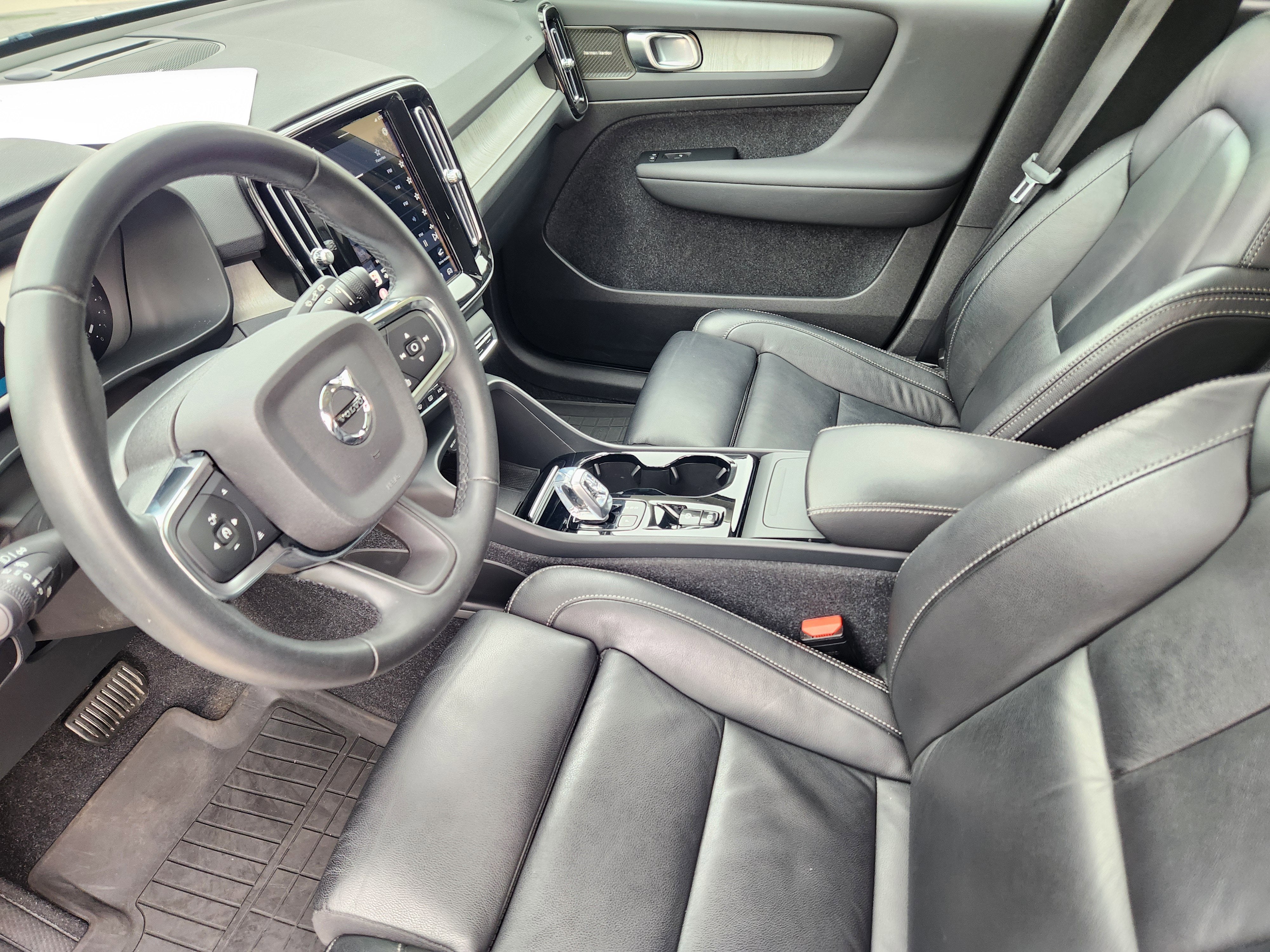 2023 Volvo XC40 Ultimate