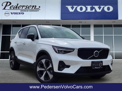 2024 Volvo XC40 B5 Plus Dark Theme
