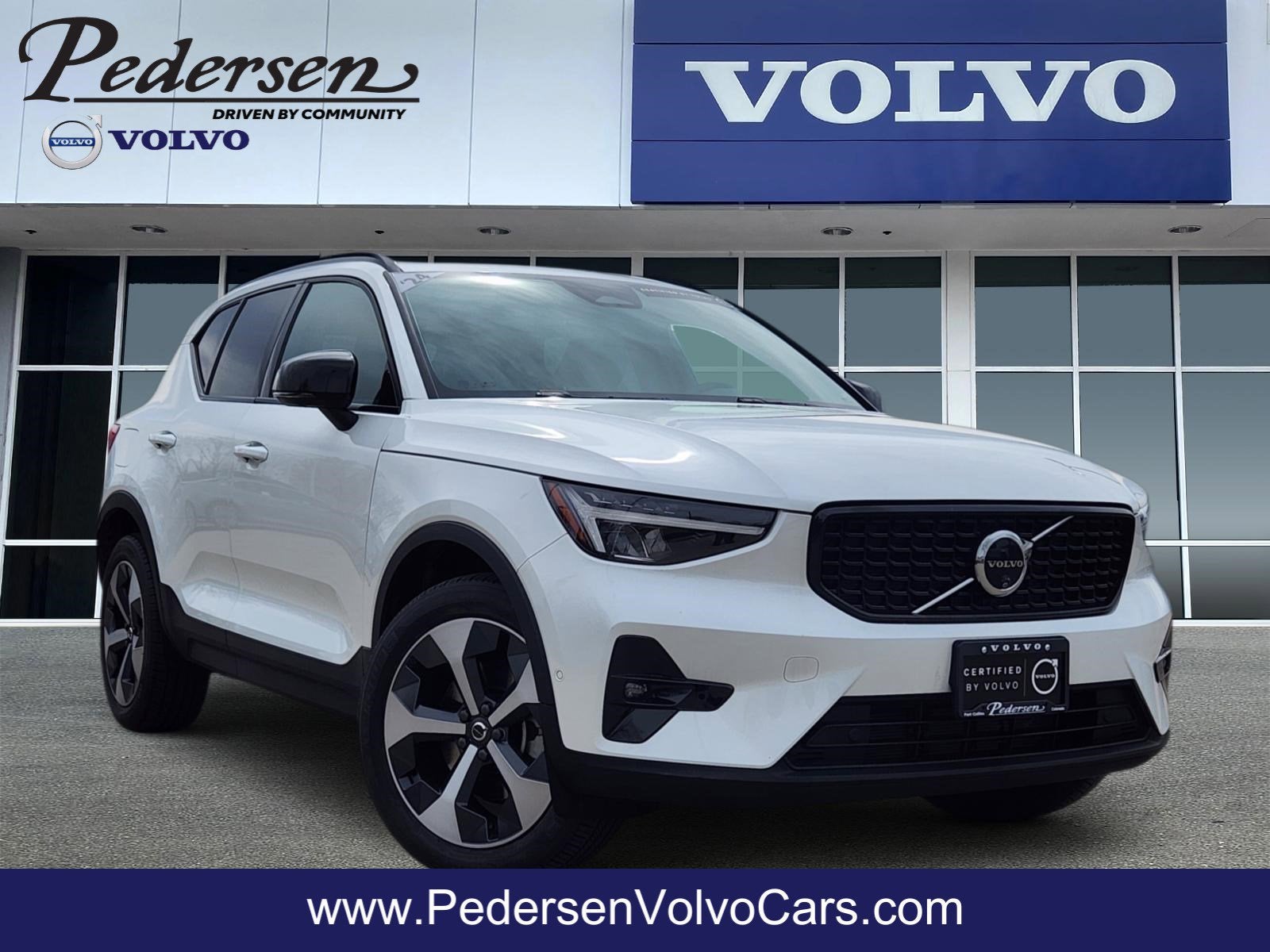 2024 Volvo XC40 B5 Plus Dark Theme