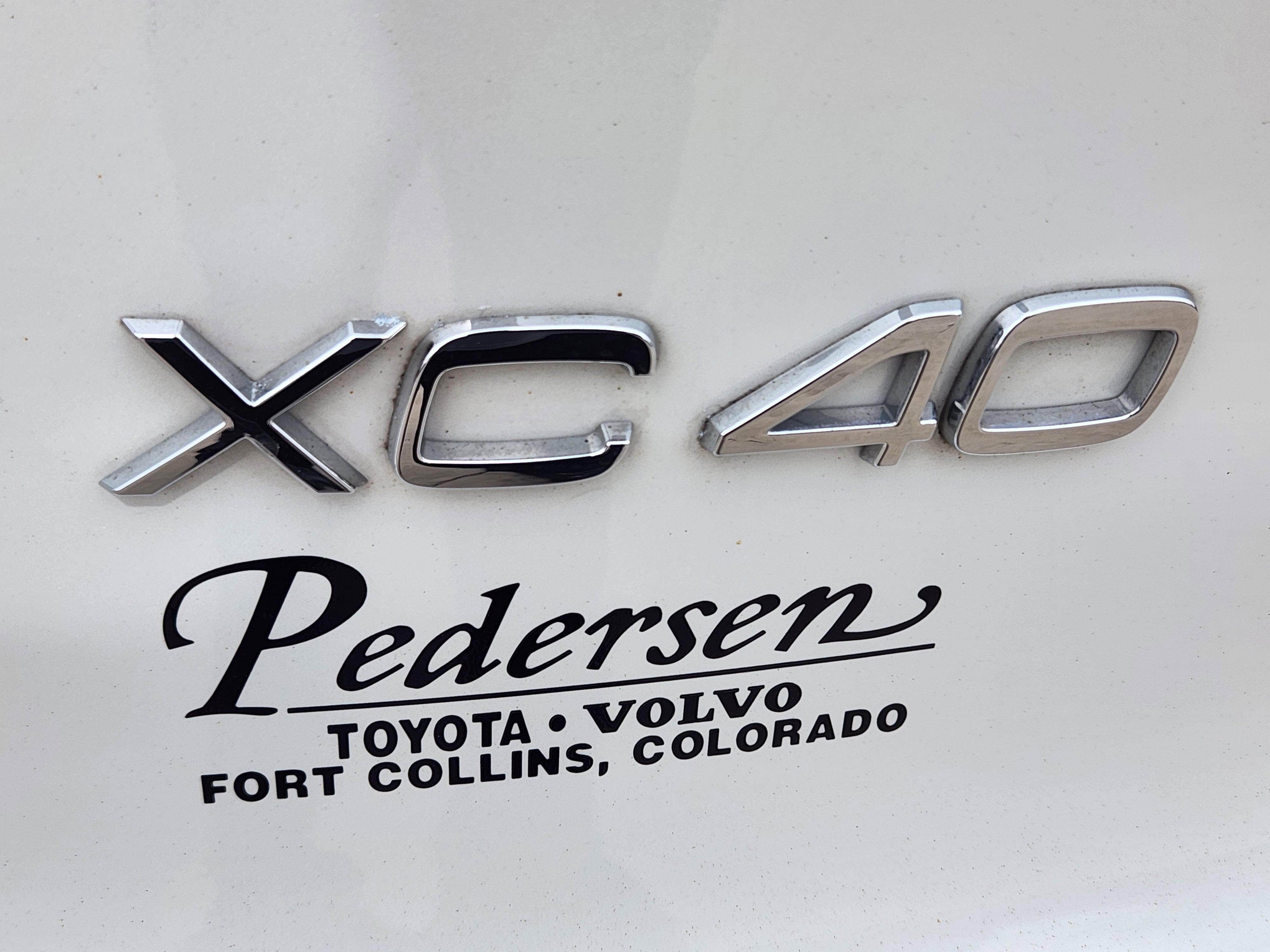 2024 Volvo XC40 B5 Plus Dark Theme