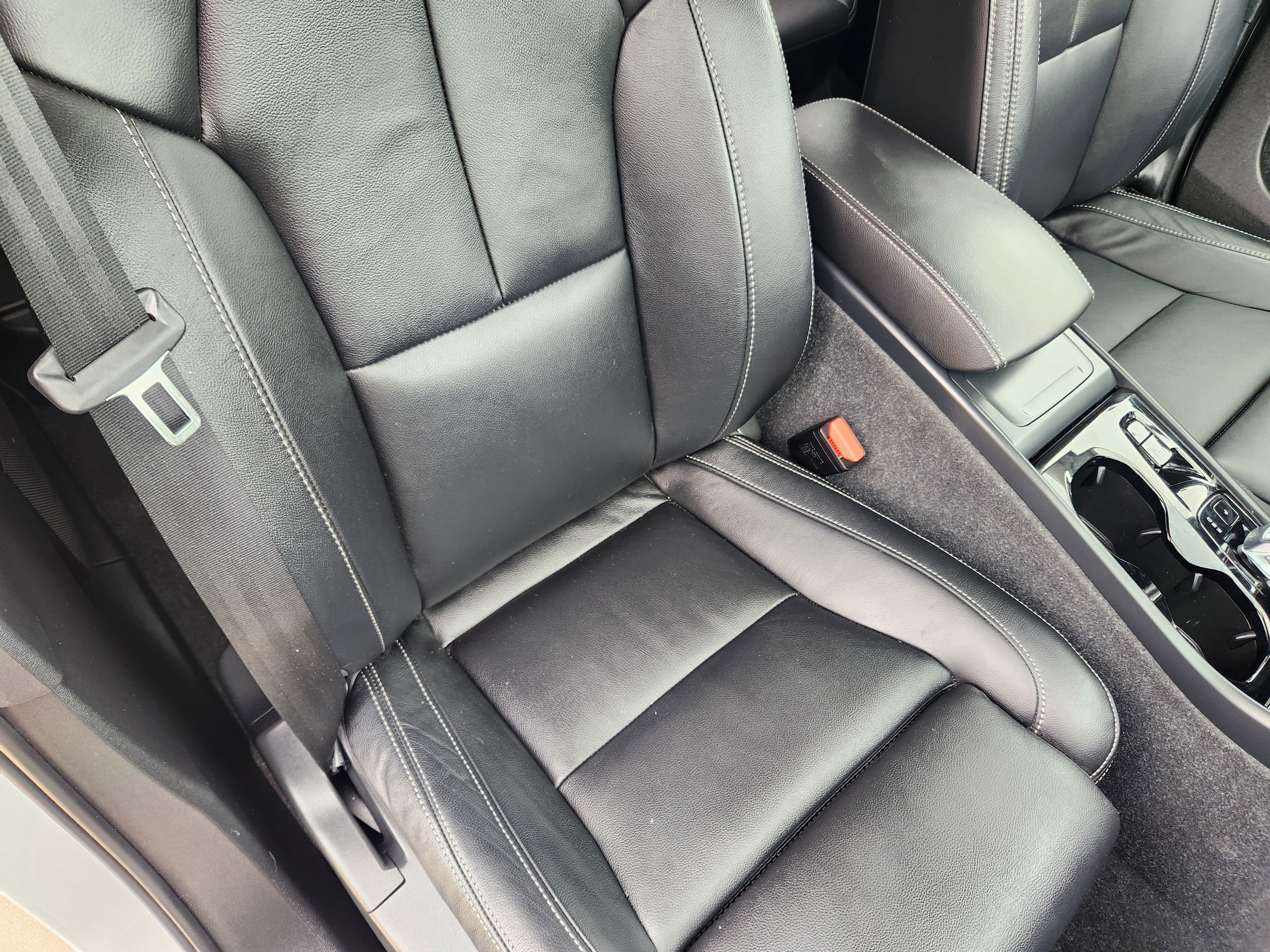 2024 Volvo XC40 B5 Plus Dark Theme