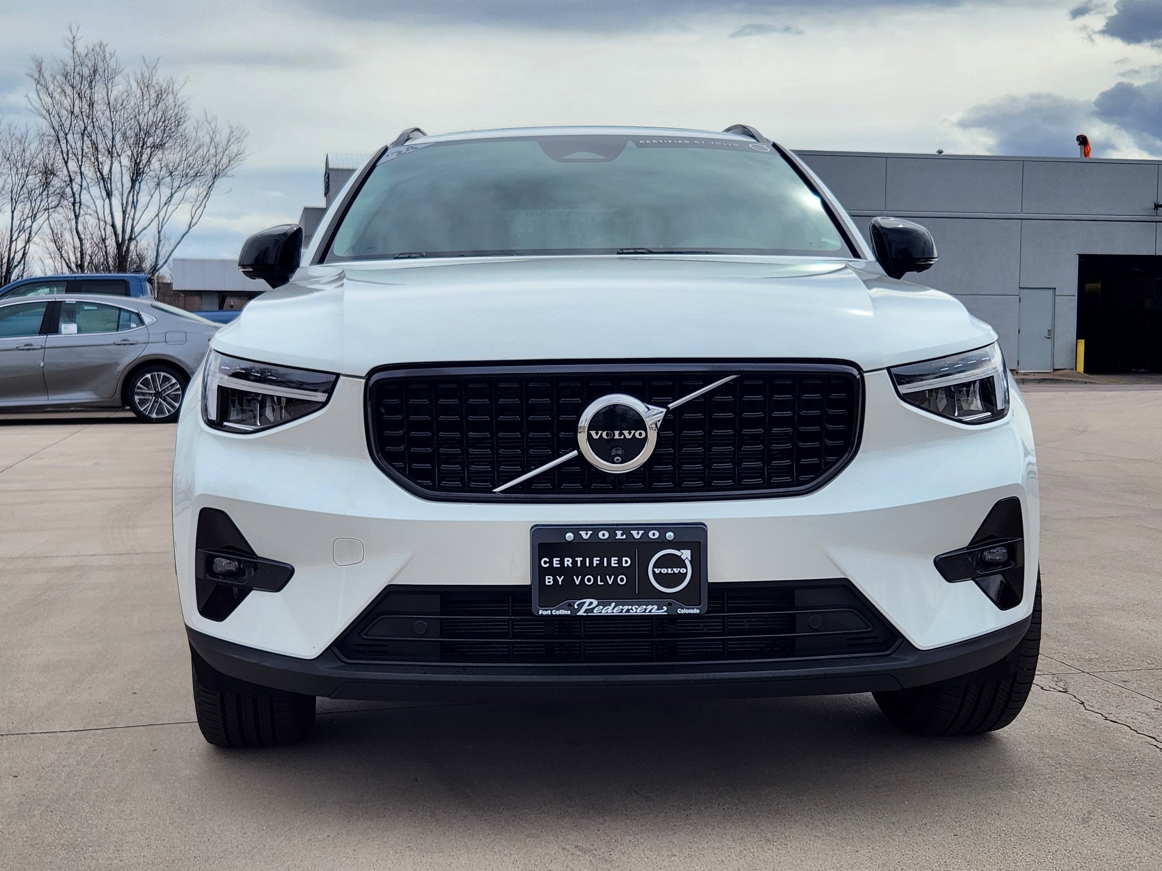 2024 Volvo XC40 B5 Plus Dark Theme