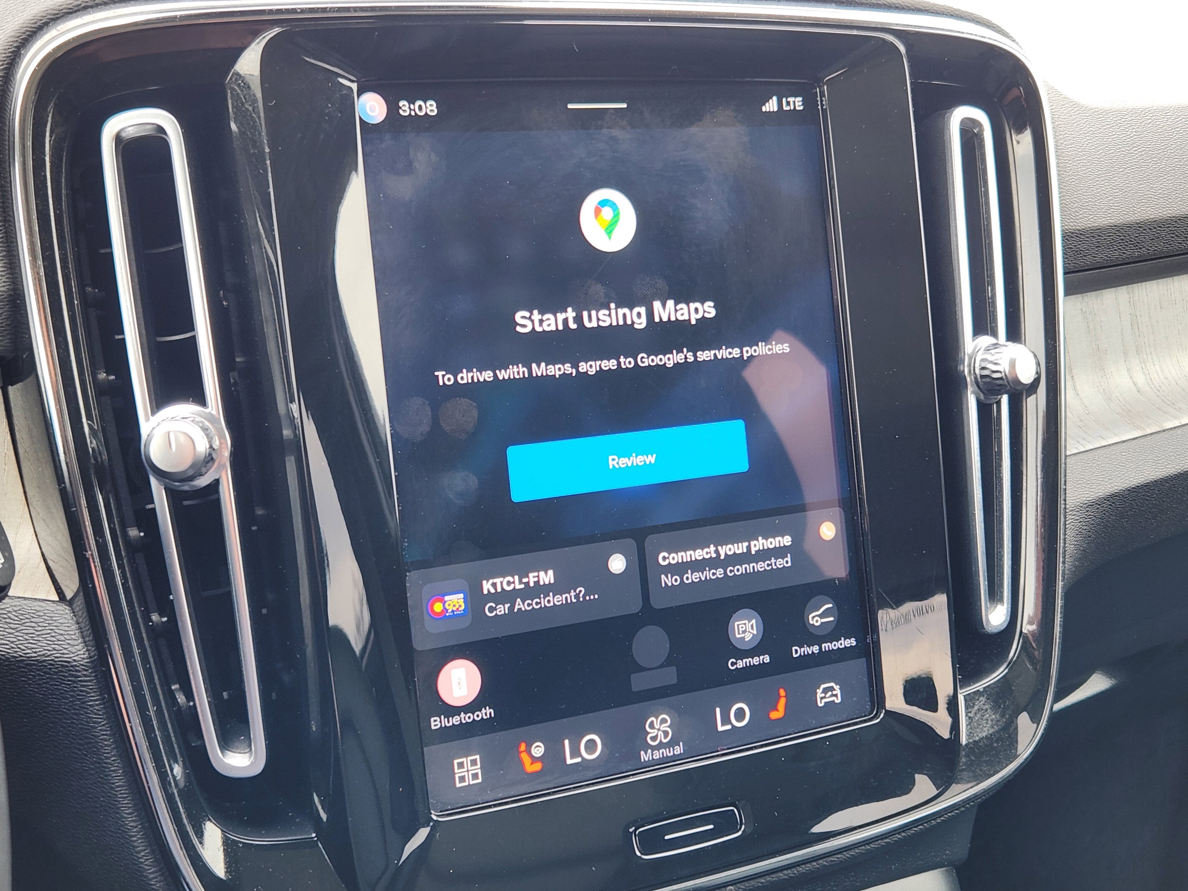 2024 Volvo XC40 B5 Plus Dark Theme