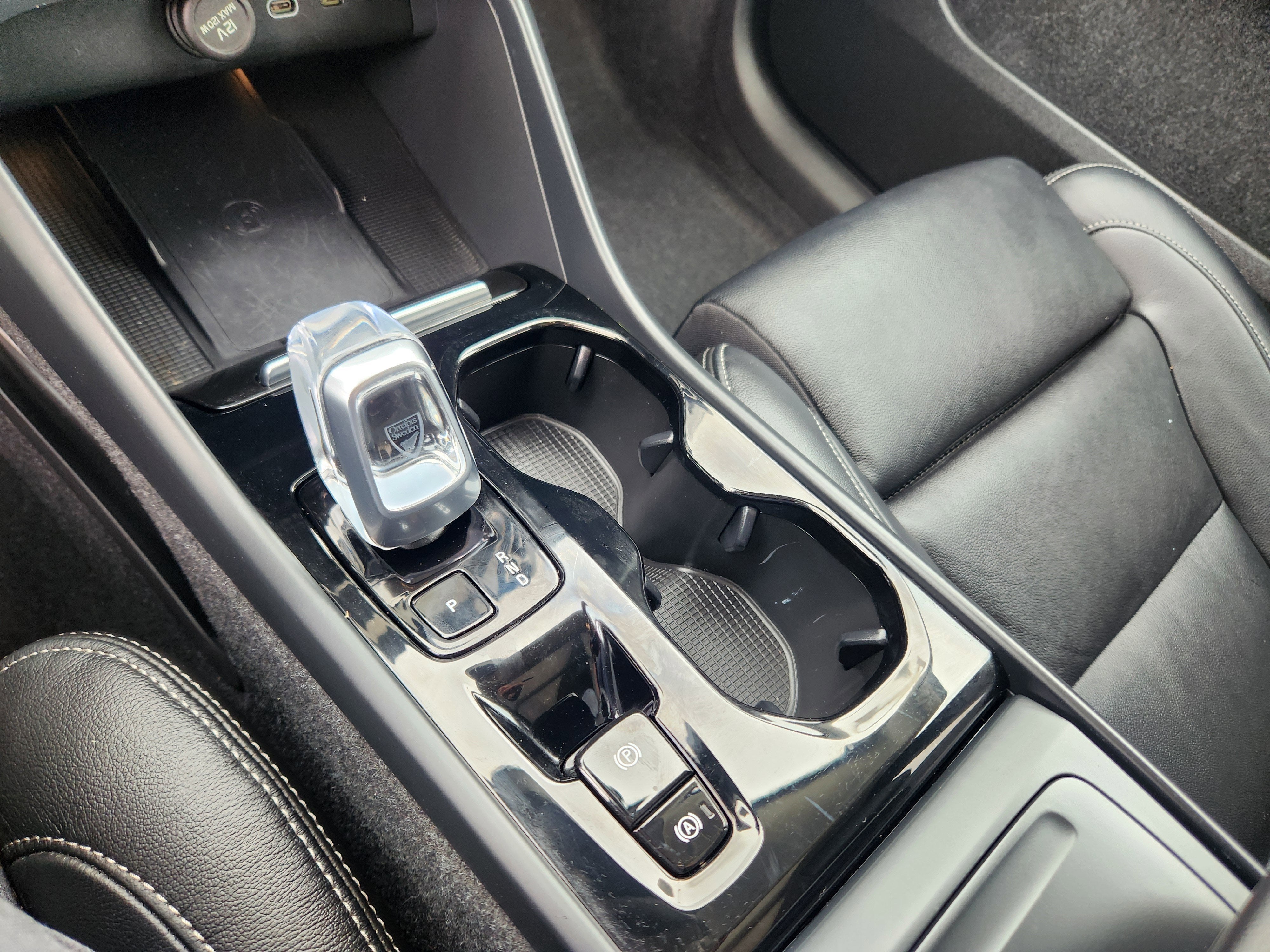 2024 Volvo XC40 B5 Plus Dark Theme