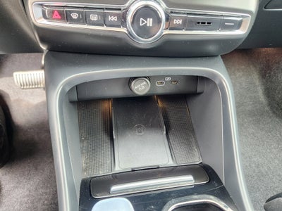 2024 Volvo XC40 B5 Plus Dark Theme