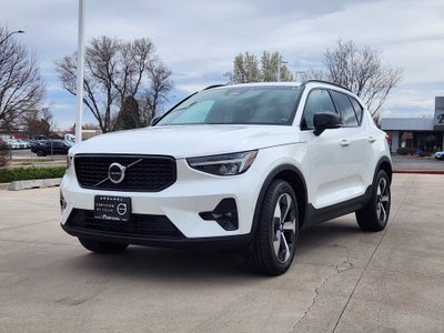 2024 Volvo XC40 B5 Plus Dark Theme