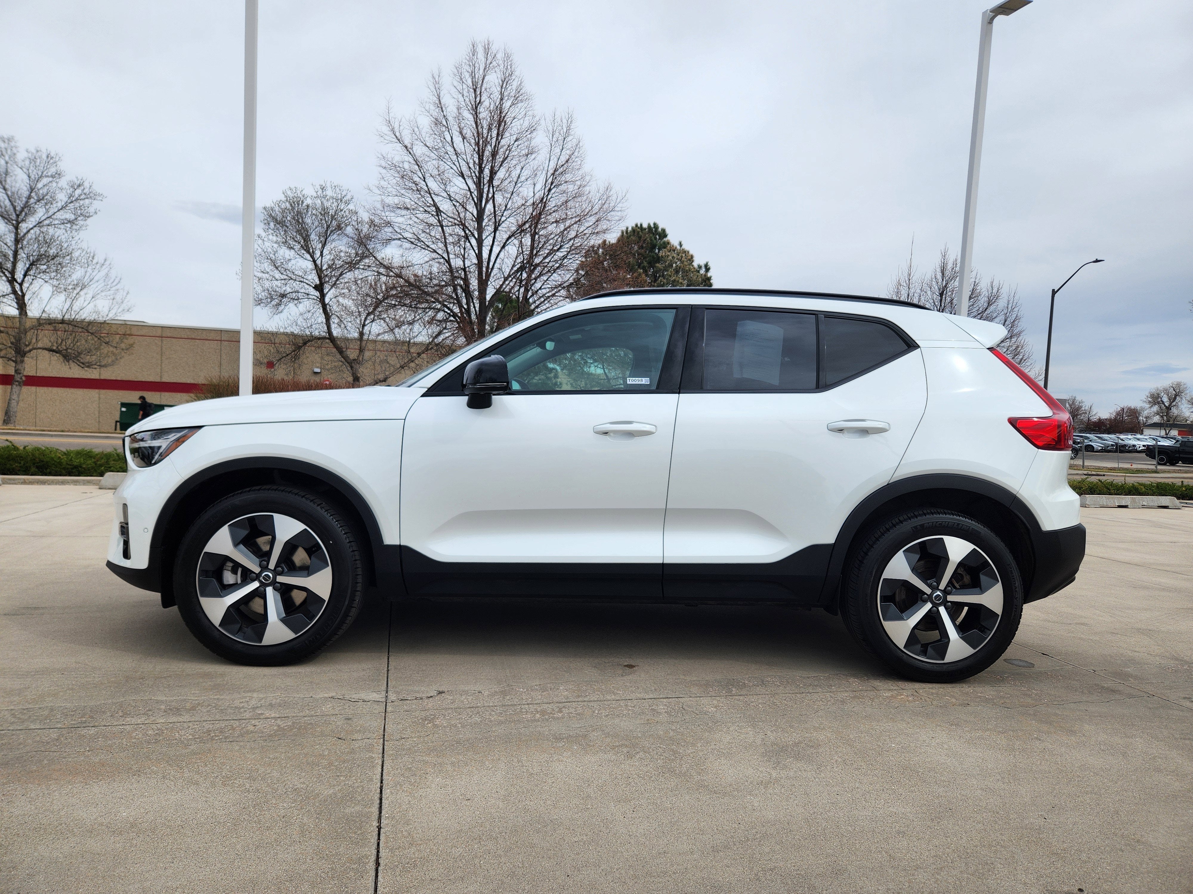 2024 Volvo XC40 B5 Plus Dark Theme