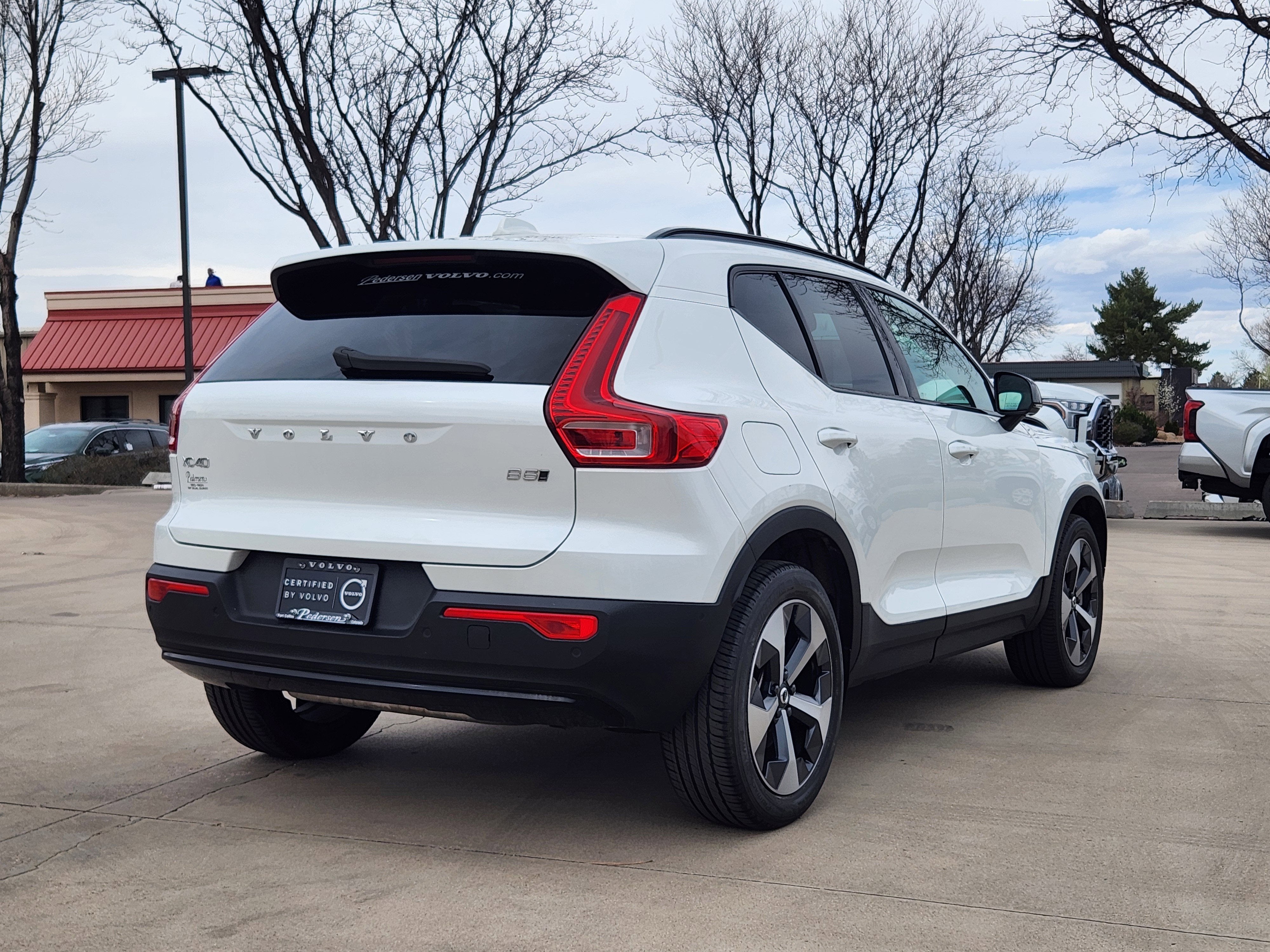 2024 Volvo XC40 B5 Plus Dark Theme