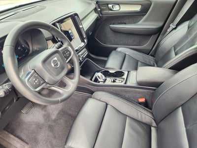 2024 Volvo XC40 B5 Plus Dark Theme