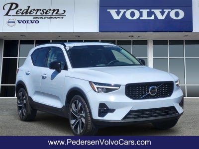 2024 Volvo XC40 B5 Plus Dark Theme
