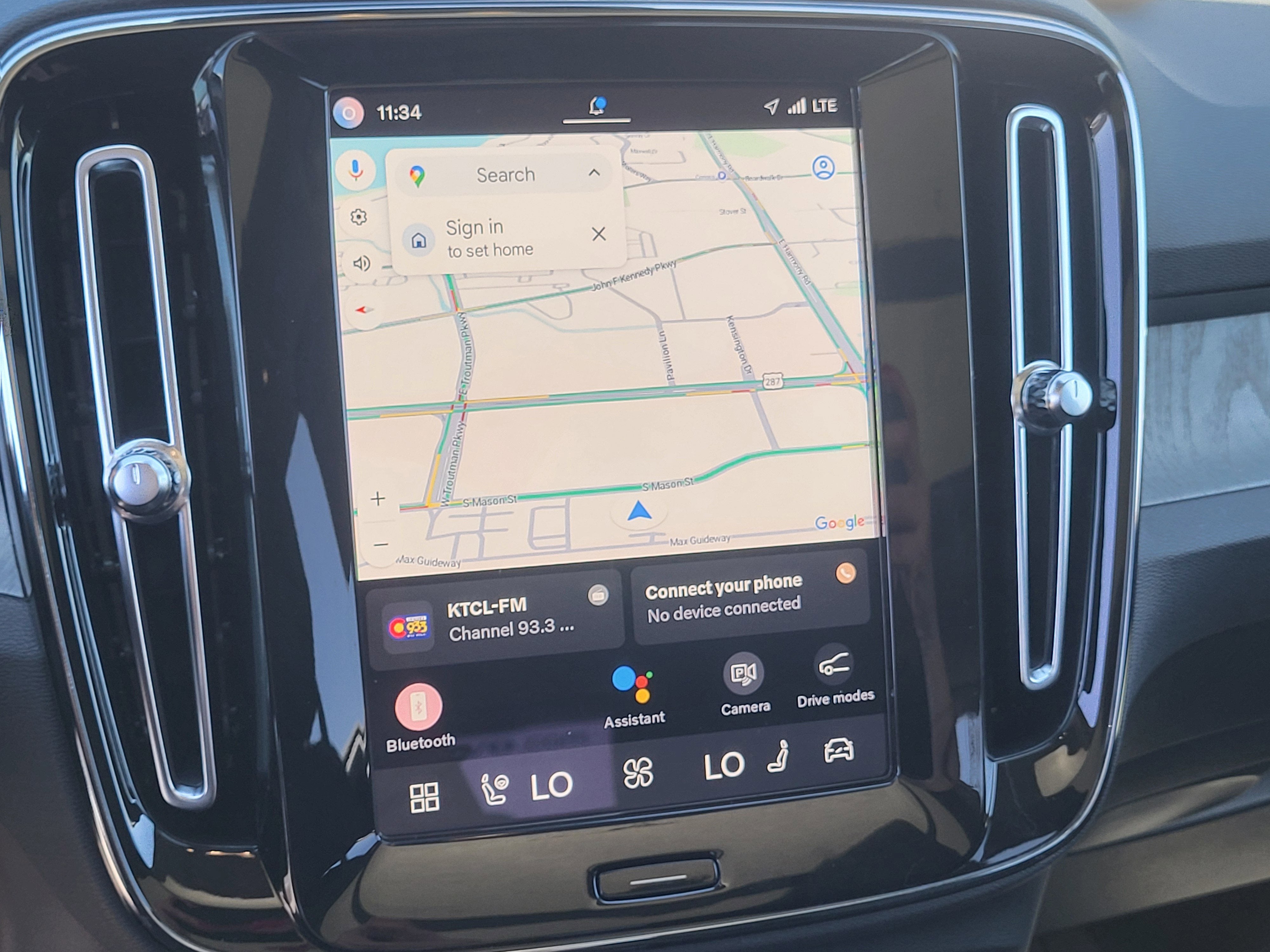 2024 Volvo XC40 B5 Plus Dark Theme