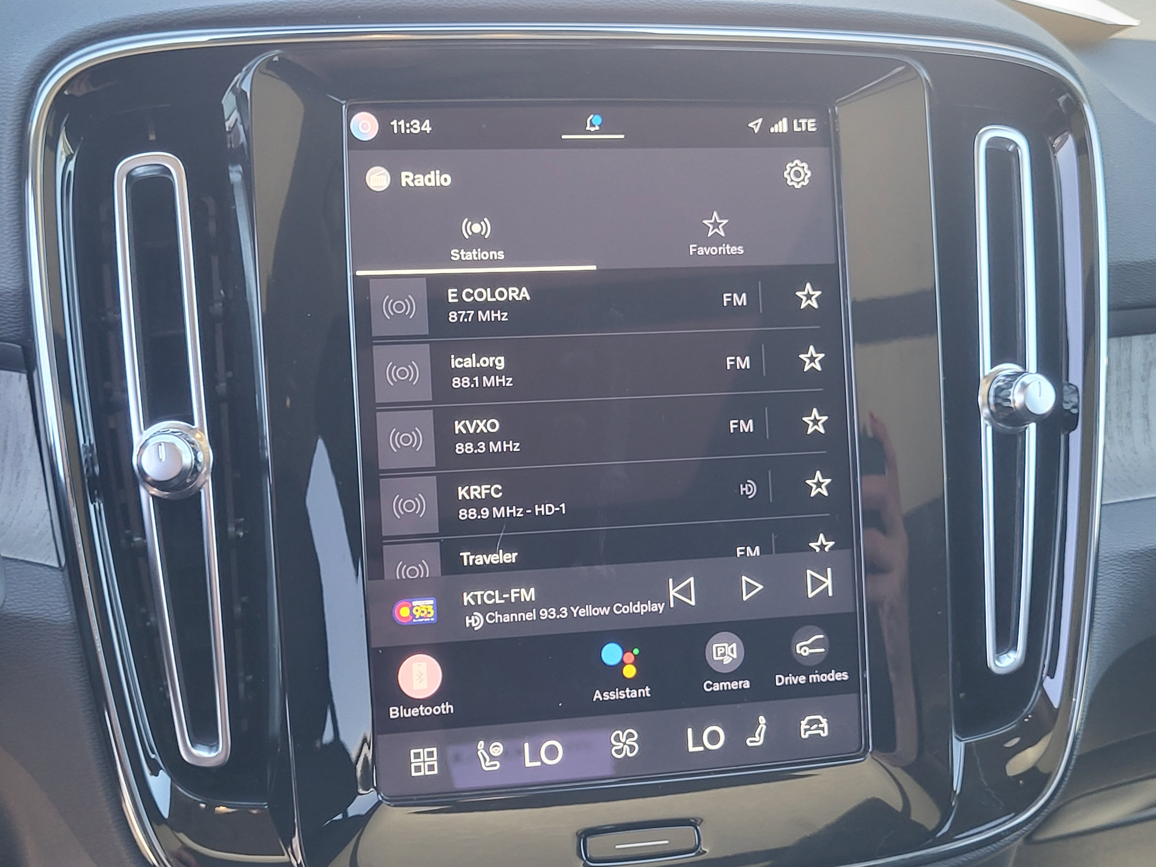 2024 Volvo XC40 B5 Plus Dark Theme