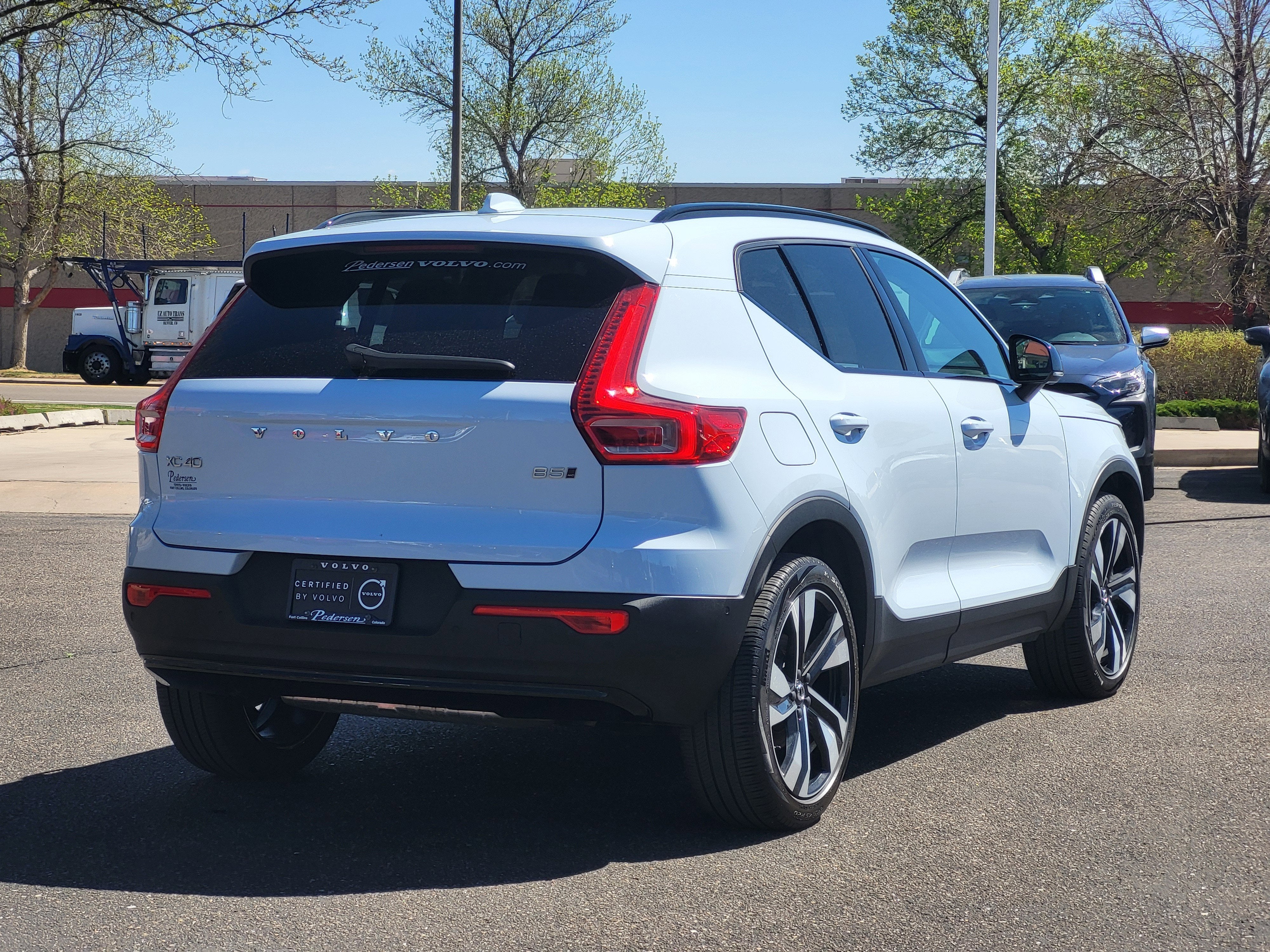 2024 Volvo XC40 B5 Plus Dark Theme