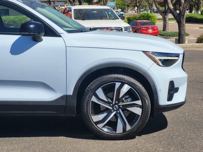 2024 Volvo XC40 B5 Plus Dark Theme