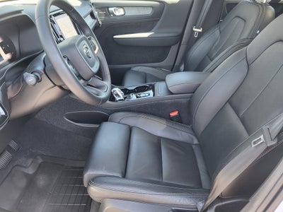 2024 Volvo XC40 B5 Plus Dark Theme