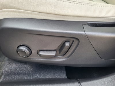 2024 Volvo XC40 B5 Plus Dark Theme