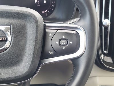 2024 Volvo XC40 B5 Plus Dark Theme