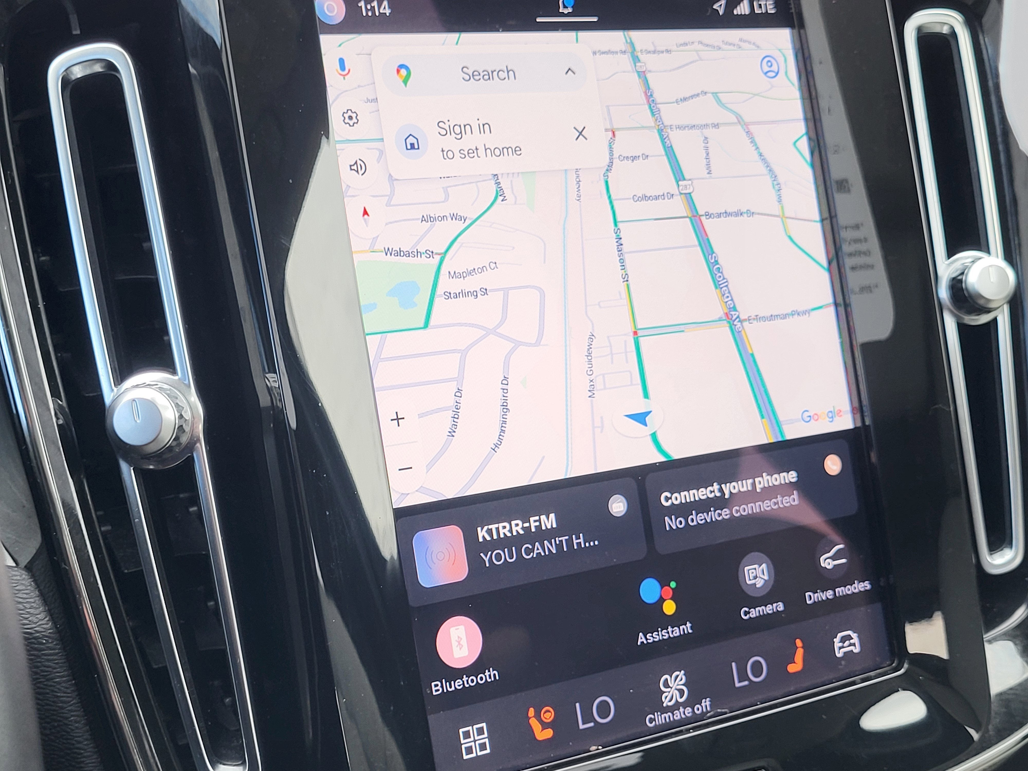 2024 Volvo XC40 B5 Plus Dark Theme