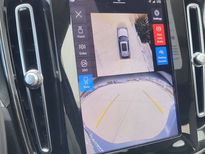 2024 Volvo XC40 B5 Plus Dark Theme