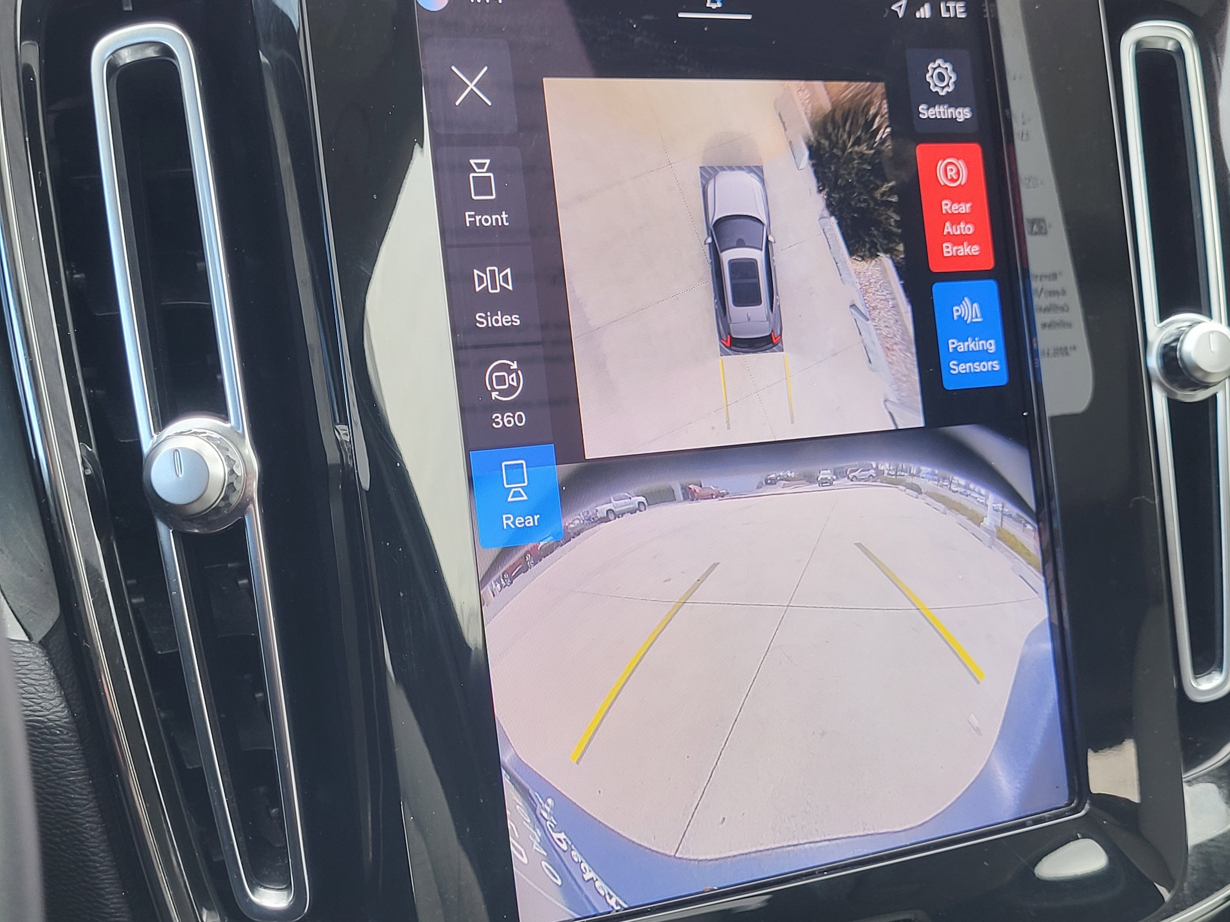 2024 Volvo XC40 B5 Plus Dark Theme