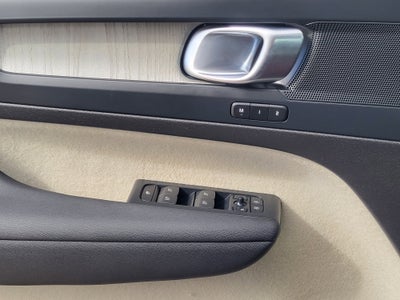 2024 Volvo XC40 B5 Plus Dark Theme