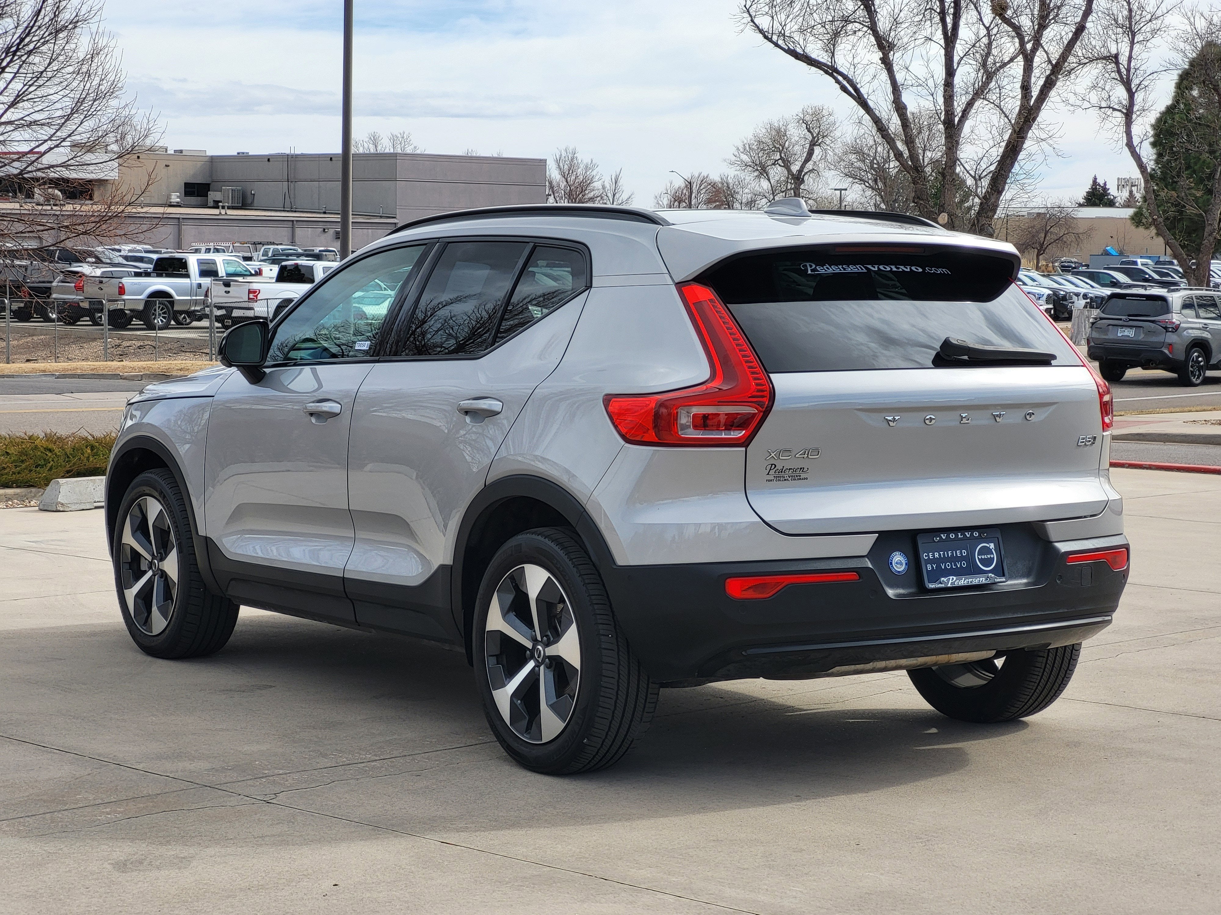 2024 Volvo XC40 B5 Plus Dark Theme