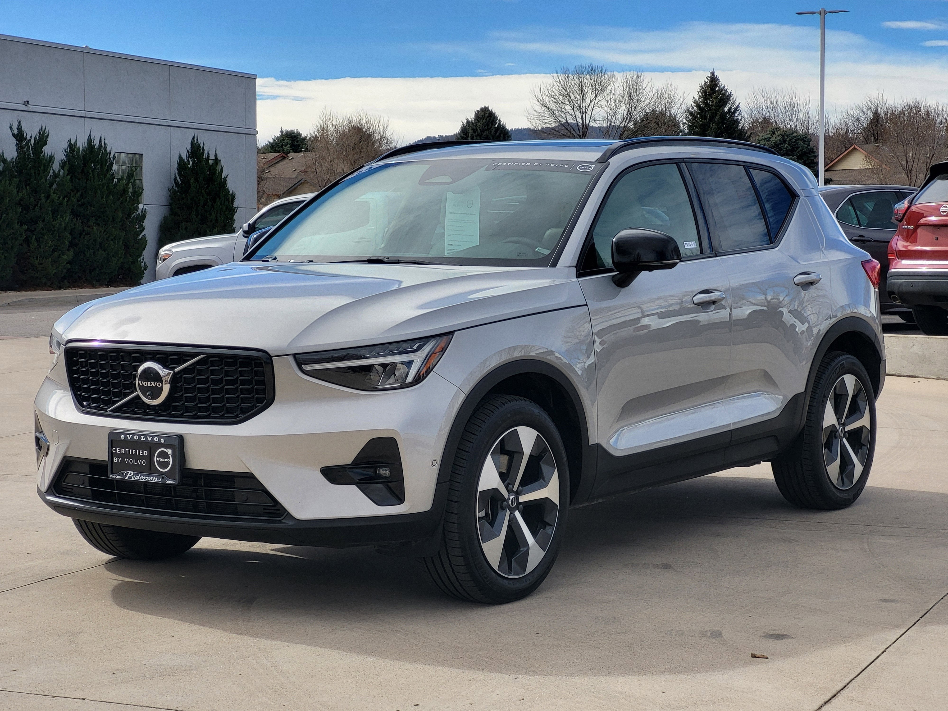2024 Volvo XC40 B5 Plus Dark Theme