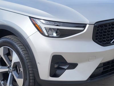 2024 Volvo XC40 B5 Plus Dark Theme