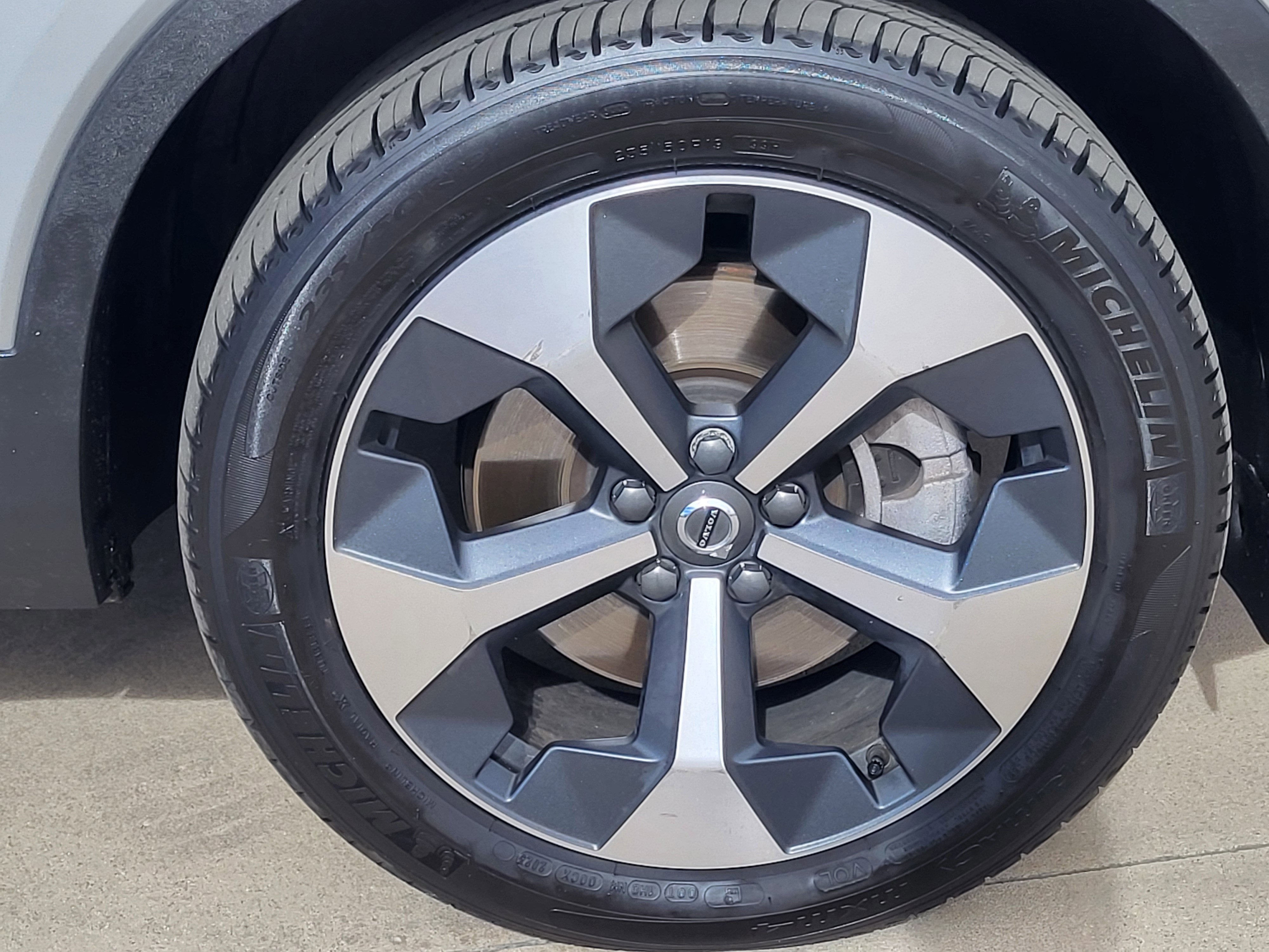 2024 Volvo XC40 B5 Plus Dark Theme