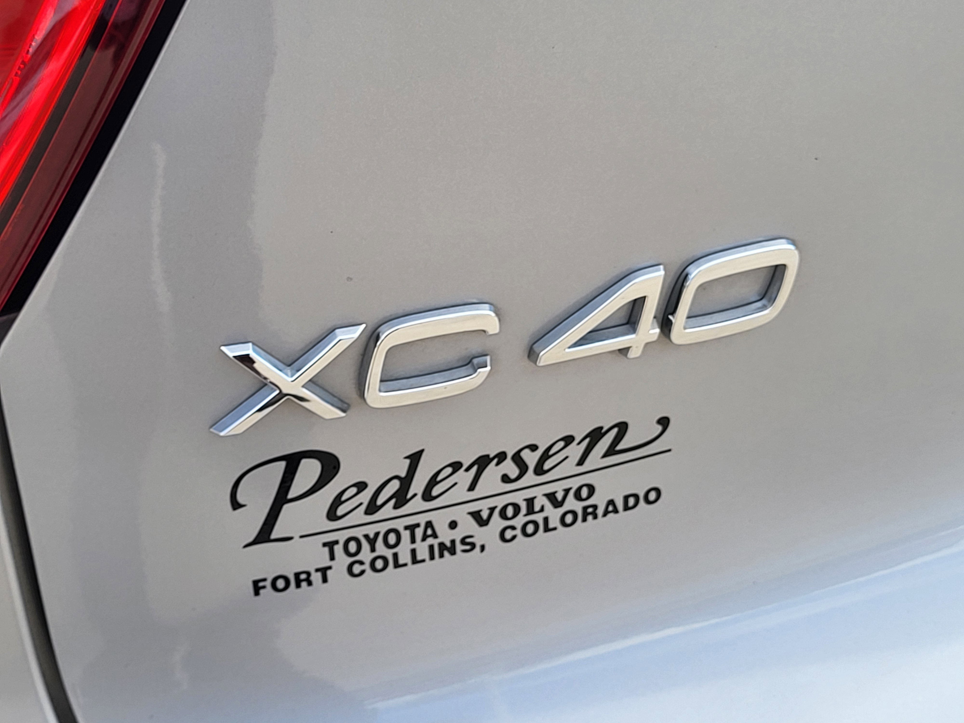 2024 Volvo XC40 B5 Plus Dark Theme