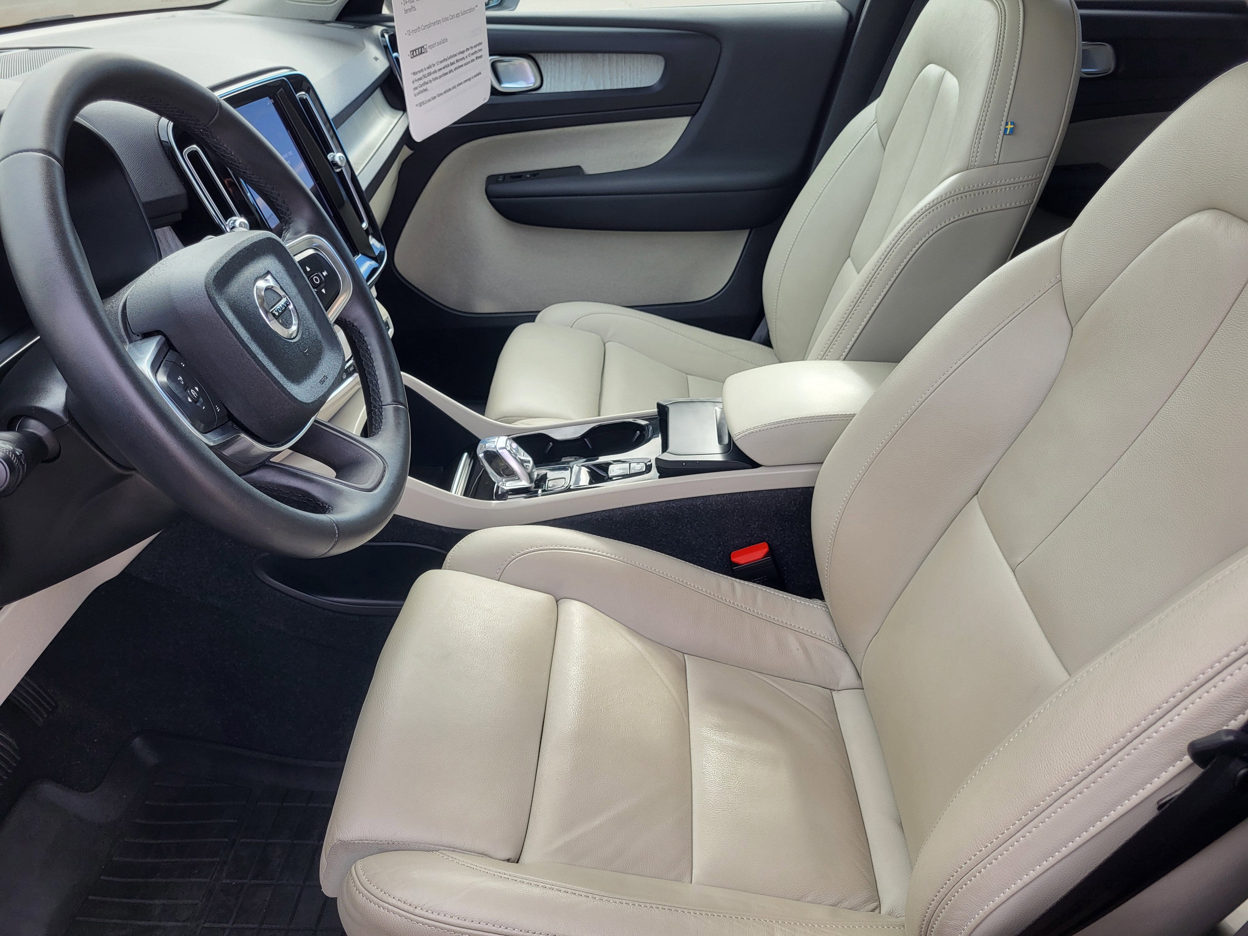 2024 Volvo XC40 B5 Plus Dark Theme