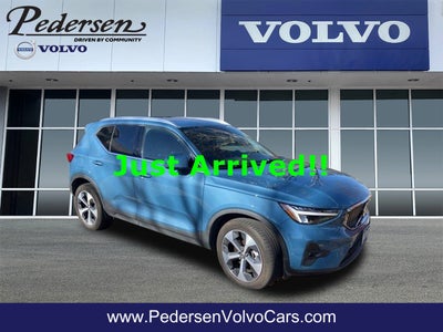 2023 Volvo XC40 B5 Plus Bright Theme