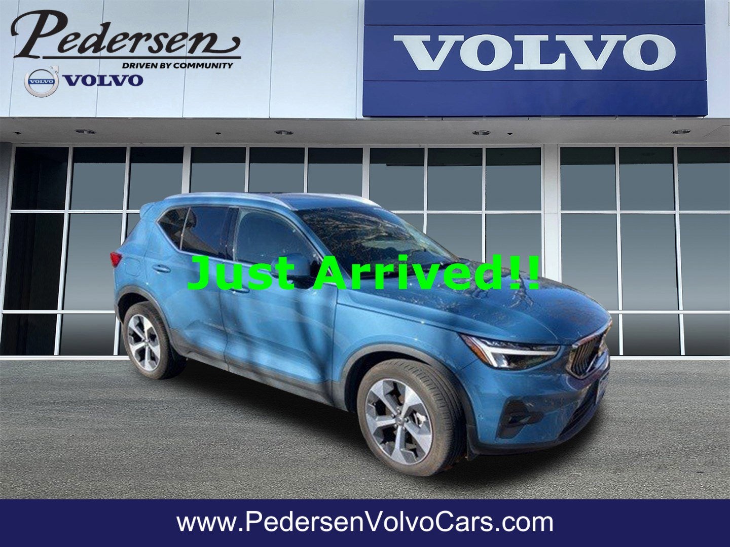 2023 Volvo XC40 B5 Plus Bright Theme