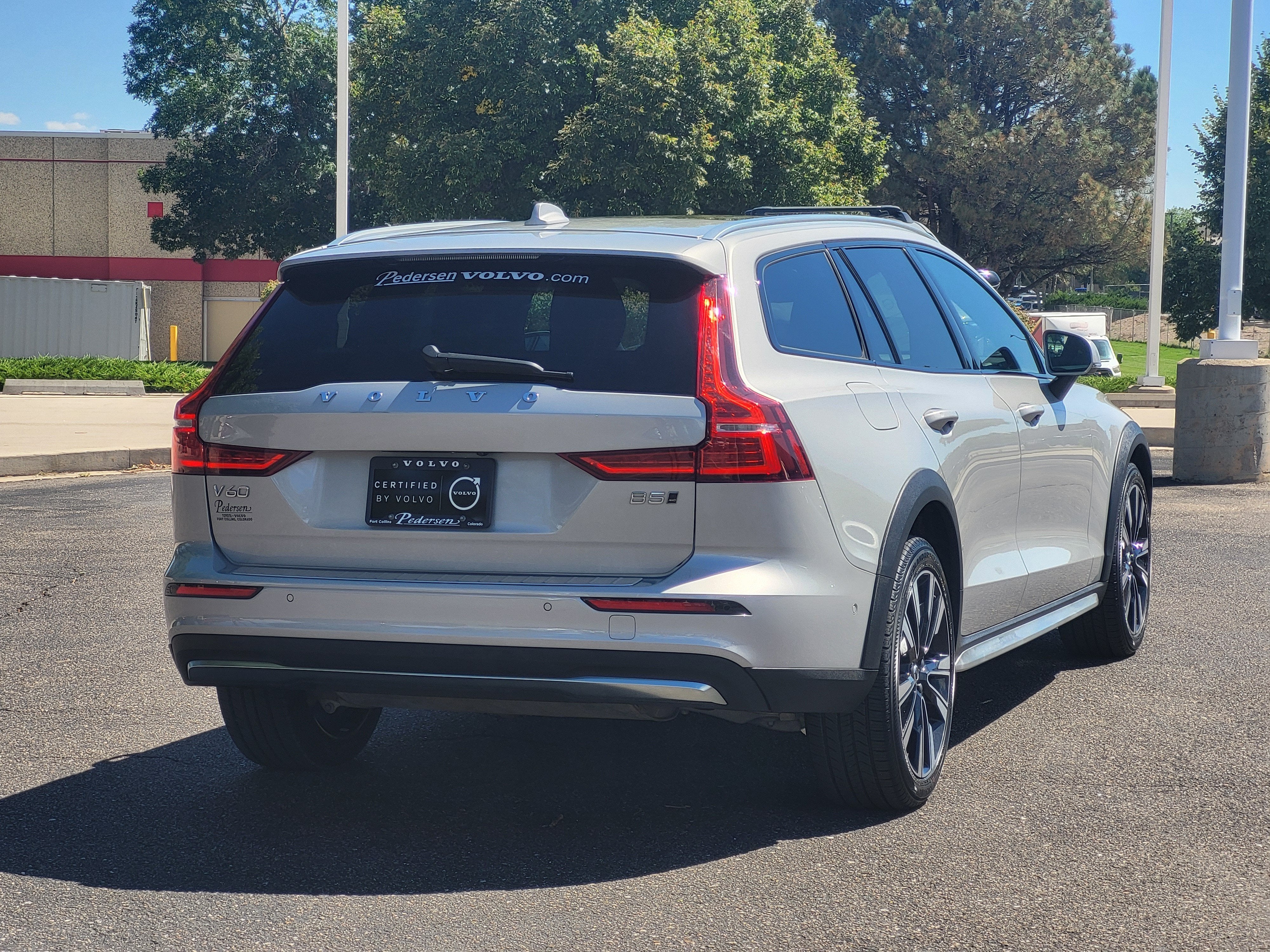 2024 Volvo V60 Cross Country Ultimate