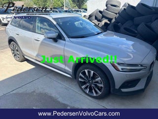 2024 Volvo V60 Cross Country Ultimate