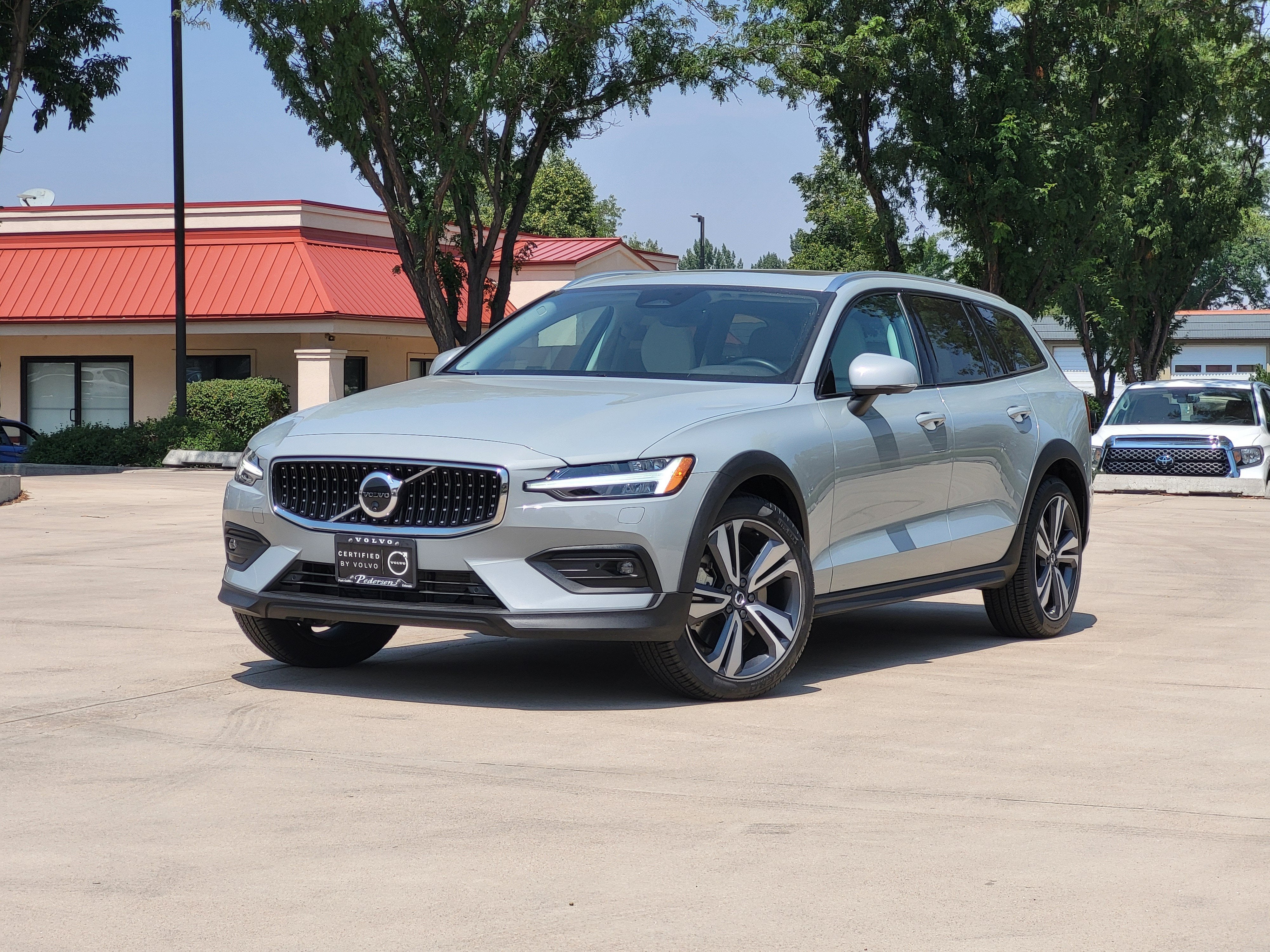 2026 Volvo V60 Cross Country B5 Plus