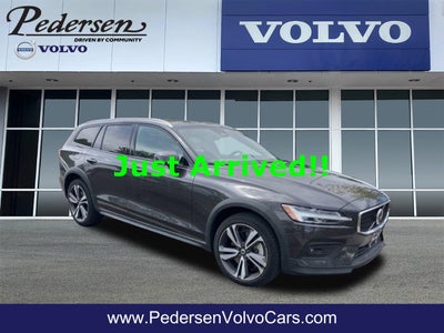 2025 Volvo V60 Cross Country B5 Plus