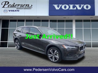 2025 Volvo V60 Cross Country B5 Plus