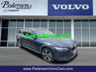 2025 Volvo V60 Cross Country B5 Plus