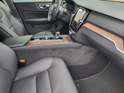 2024 Volvo V60 Cross Country B5 Plus