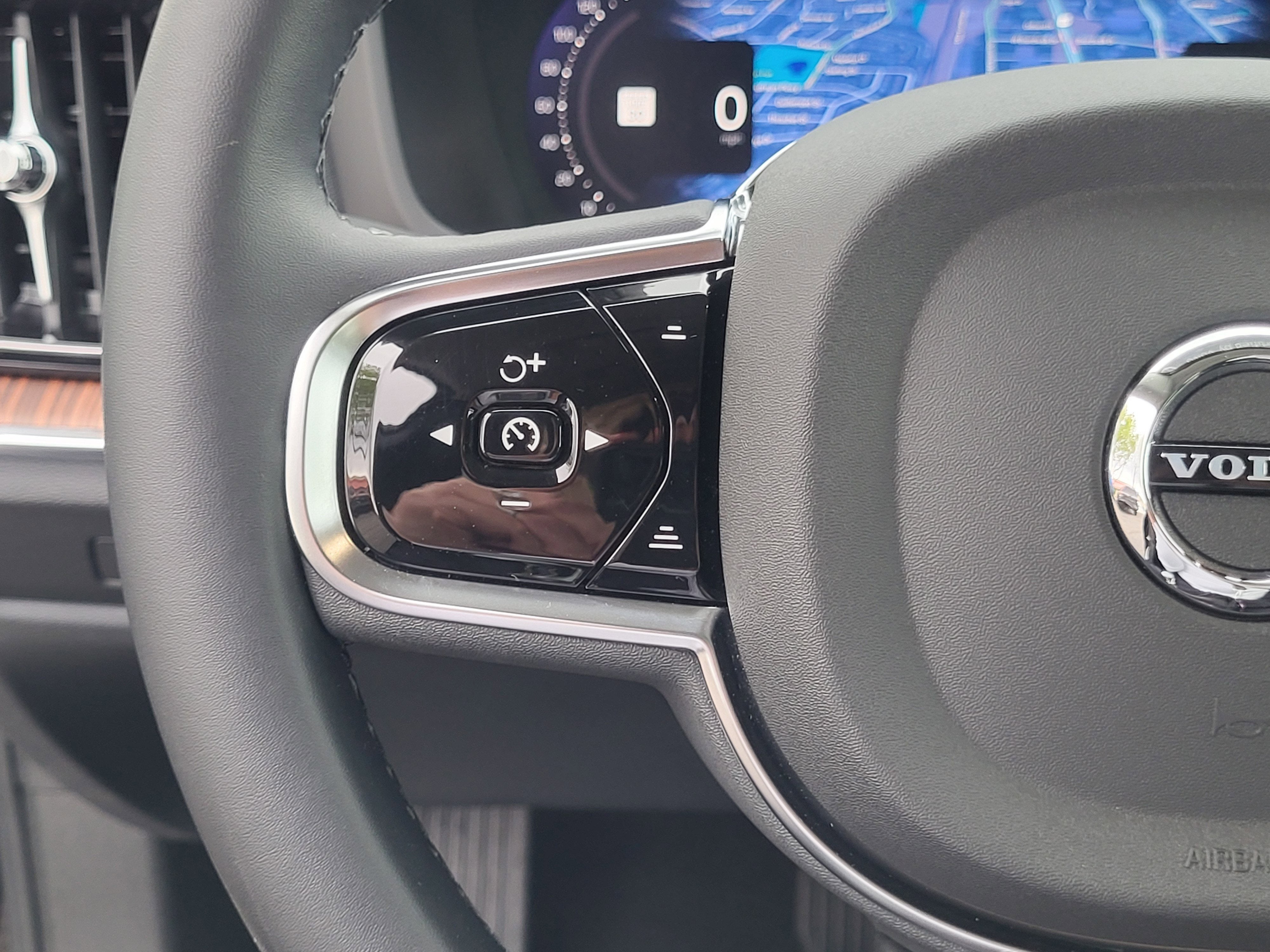 2024 Volvo V60 Cross Country B5 Plus