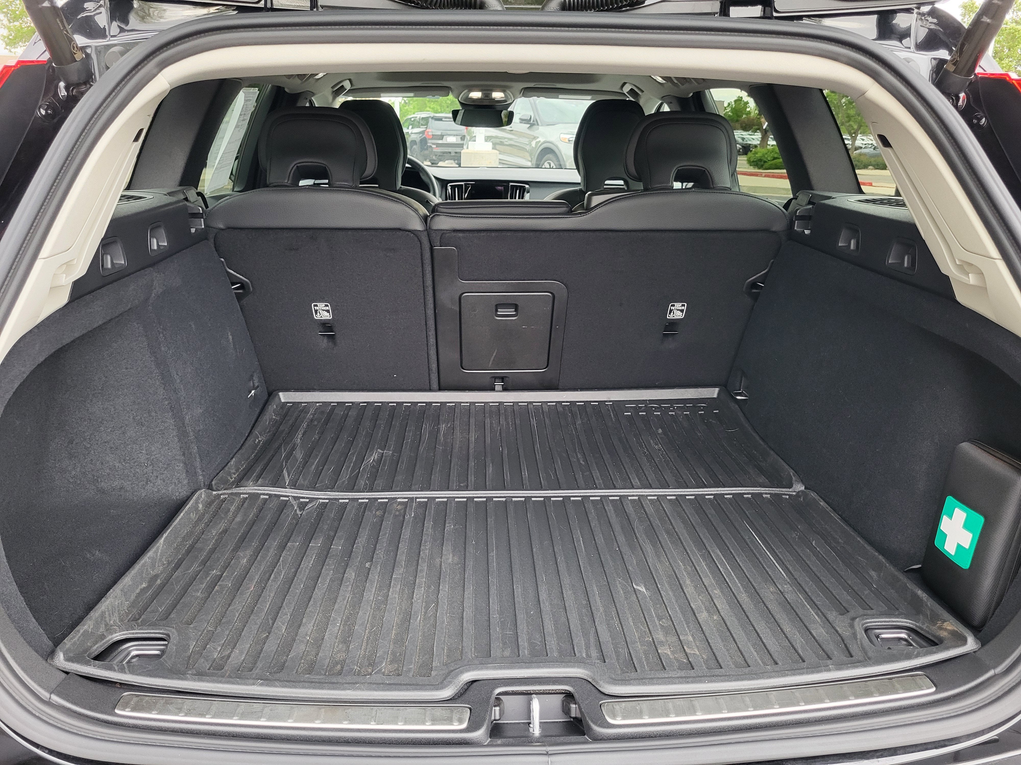 2024 Volvo V60 Cross Country B5 Plus